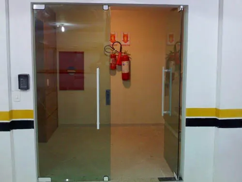 Portas de Vidro em São Vicente – foto 5 – Vidro Reis Vidraçaria
