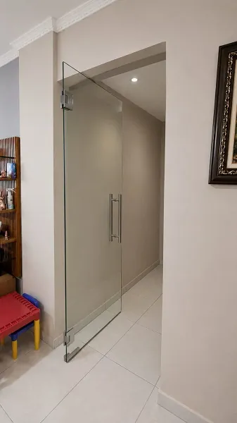 Portas de Vidro em São Vicente – foto 7 – Vidro Reis Vidraçaria