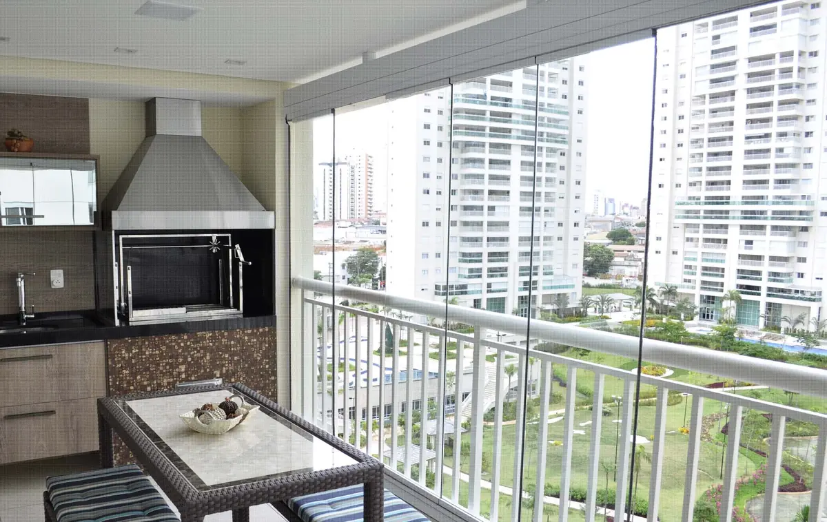 Fechamento de varanda gourmet com vidro em apartamento